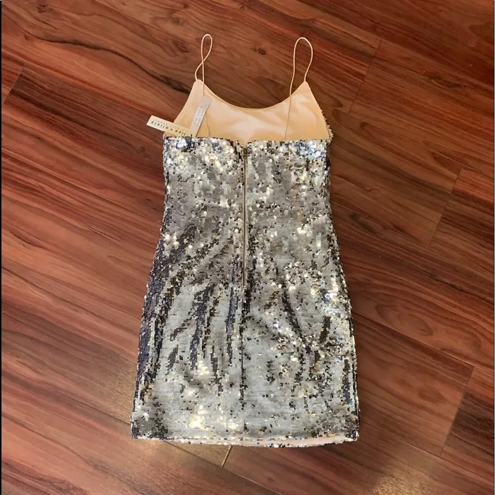 Alice + Olivia Giselle Sequins Dress. - Picture 7 of 8